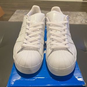 COPY - Women’s white superstar Adidas worn once
